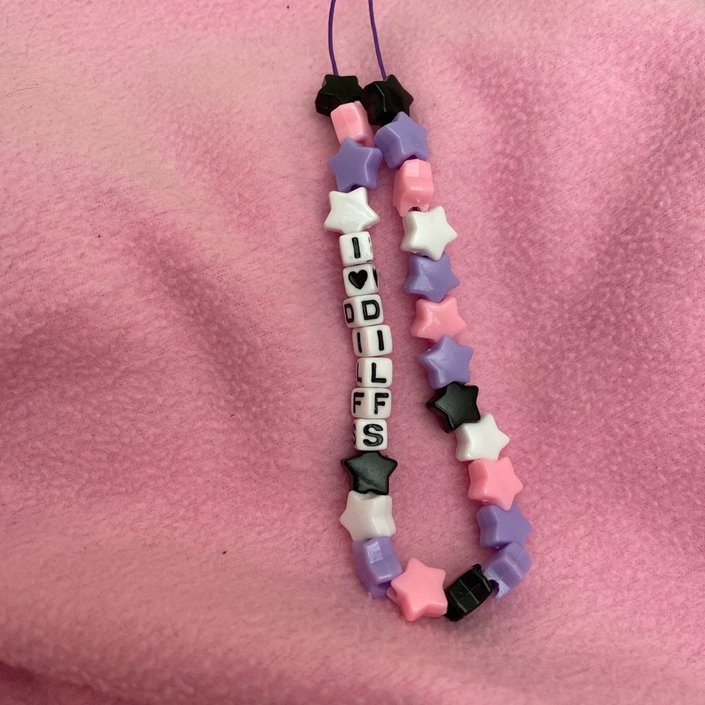 I 🖤 dilfs phone straps